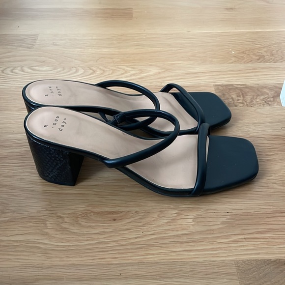 Black block heel - Picture 2 of 2